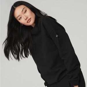 ALO Yoga Classic Black Crew Neck Sweater